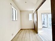 フリールーム3帖　使い方自由のサービスルーム付です。