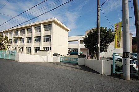 入間市立西武中学校 徒歩5分。 380m