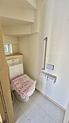 トイレ冬場でもポカポカな温水洗浄便座を採用。