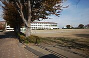 入間市立西武中学校（旧野田中学校校舎） 徒歩13分。 990m