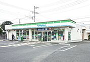 ファミリーマート入間下藤沢店 徒歩8分。 590m