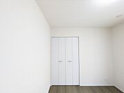 1階洋室　5.25帖収納