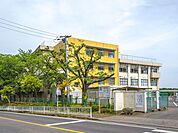 日高市立高根小中学校 徒歩12分。 890m