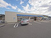 ローソン入間上藤沢店 徒歩4分。 290m
