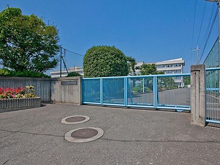 入間市立東町中学校 徒歩13分。 1010m