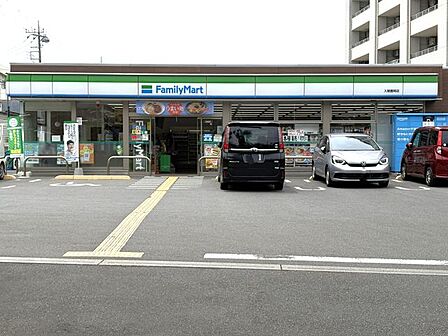 ファミリーマート入間豊岡店 徒歩8分。 640m