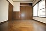 寝室：収納もたっぷり。お部屋を広く使えます。