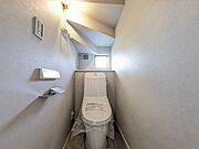 1階トイレ冬場でもポカポカな温水洗浄便座を採ゆとりの洗面スペースで朝の身支度もスムーズに。