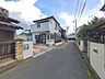 その他：前面道路を含む外観写真