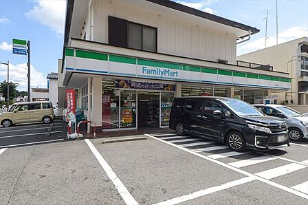 ファミリーマート川越通町店 徒歩4分。 270m