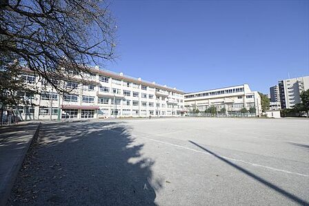 川越市立中央小学校 徒歩4分。 320m