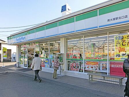 ファミリーマート南大塚駅北口店 徒歩6分。 420m
