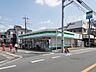 周辺：ファミリーマート入曽店 徒歩10分。 800m