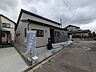 外観：【南6ｍ×西5ｍの開放的な角地！】陽当り良好の敷地に佇む、カースペース2台可の平屋