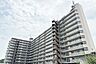 外観：お住まいは1階、専用庭付き