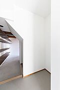 なんだか秘密基地を探検しているようなワクワク感の動線＆収納エリア