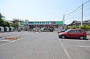 ドラッグセイムス星の宮店 徒歩11分。 810m