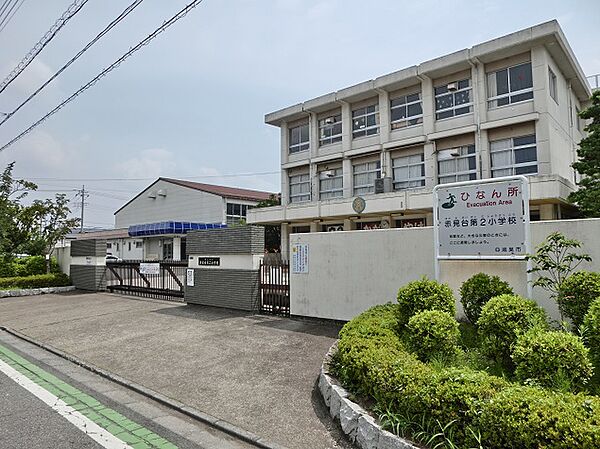画像15:【小学校】鴻巣市立赤見台第二小学校まで1290ｍ