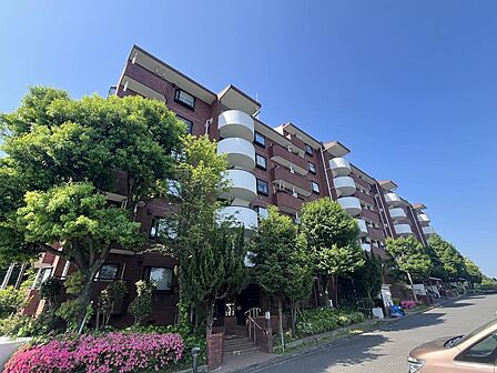 現地(2026年5月)撮影。京王相模原線・小田急多摩線「永山」駅から徒歩約11分と駅までのアクセスも良好です。