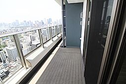開放感があり、遮るものもなく気持ちのいい景色が広がります。お部屋にも爽やかな風と暖かく柔らかな日差しが差し込み、毎日の暮らしを豊かに彩ります。