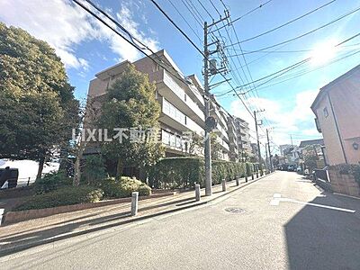 外観：横浜線「古淵」駅徒歩15分！スーパーやドラッグストアなどの買い物施設が近くにあり、生活便利な立地！