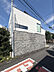 外観：南東角地立地