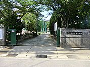 昭和51年4月設立。学校教育目標「自ら学ぶ子　思いやりのある子　最後までがんばりぬく子」