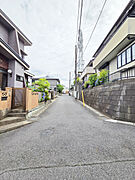 前面道路(南東側)