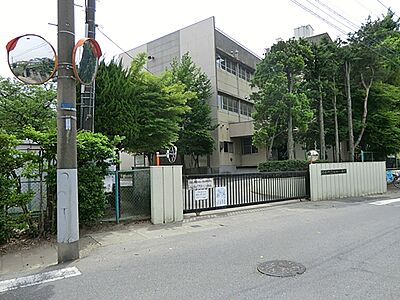 周辺：越谷市立桜井小学校　550ｍ