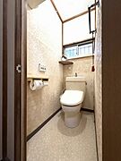 窓付きで暗くなりがちなおトイレも明るくお使い頂けます/2026年4月撮影