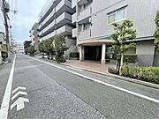 【エントランス・前面道路】/2026年4月撮影