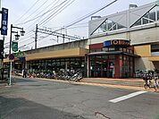 東武ストア新田店(850ｍ)営業時間あさ6時〜深夜1時。取扱品目