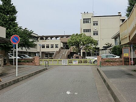 蒲生南小学校(900m)蒲生南小学校は「すべては子どものために~がもなんプライド~」を合言葉にして教育活動を行っています。昭和48年4月開校 。