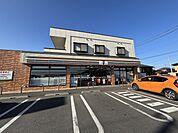 【セブンイレブン船橋滝不動駅前店】カースペースのあるコンビニエンスストアです。