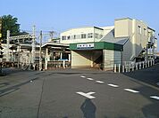 【京成本線「東中山」駅】年末のJRA有馬記念（GI）開催日は約20000人の利用者があり、日頃の雰囲気とは一変、熱気に包まれます。