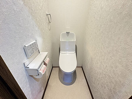 【トイレ】掲載の室内写真は、生成AI（CG）で家具・小物を消したものとなります。実際の室内状況は現地を確認ください。