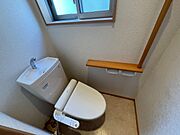 安全面に配慮した手すり付き2階トイレ（2026年5月）撮影