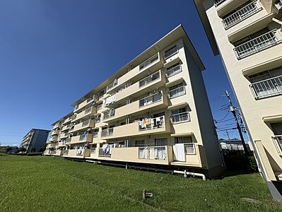外観:【外観】810世帯のビックコミュニティ!「大宮」駅行きの始発バス停も利用でき、通勤・通学、おでかけも楽々!ご見学いただけますので、ぜひお問い合わせください! 外観:【外観】810世帯のビックコミュニティ!「大宮」駅行きの始発バス停も利用でき、通勤・通学、おでかけも楽々!ご見学いただけますので、ぜひお問い合わせください!