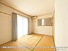 和室：【和室】LDK隣接の利便性高い和室。扉の開閉で一体空間にも個室にもなり、子育て空間から来客対応まで、ご家族の成長や用途に合わせて多目的に活用できます。