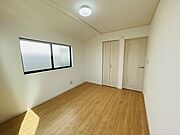 【洋室】南西側洋室約6帖！