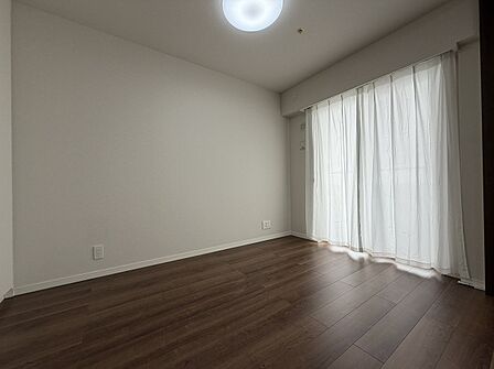 採光に恵まれた、明るく心地よい洋室です!