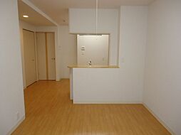 スカイ・ハット 101 1階1LDKのリビング/ダイニング