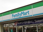 ファミリーマート草加稲荷店まで366ｍ