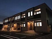 外観写真（夜）
