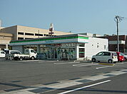 ファミリーマート新涯中央店（コンビニ）まで368ｍ