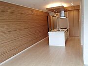 ウッディー調の内装カラーリングです