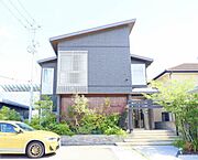 オートロック付き。2階建てシャーメゾン