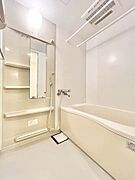 ★雨の日にも洗濯物を乾かせる浴室乾燥機付きです♪