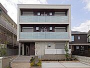 3階建てのマンションです。