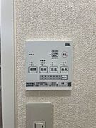 浴室乾燥機がついているので、雨の日でもスピーディーに洗濯物を乾かすことができます。